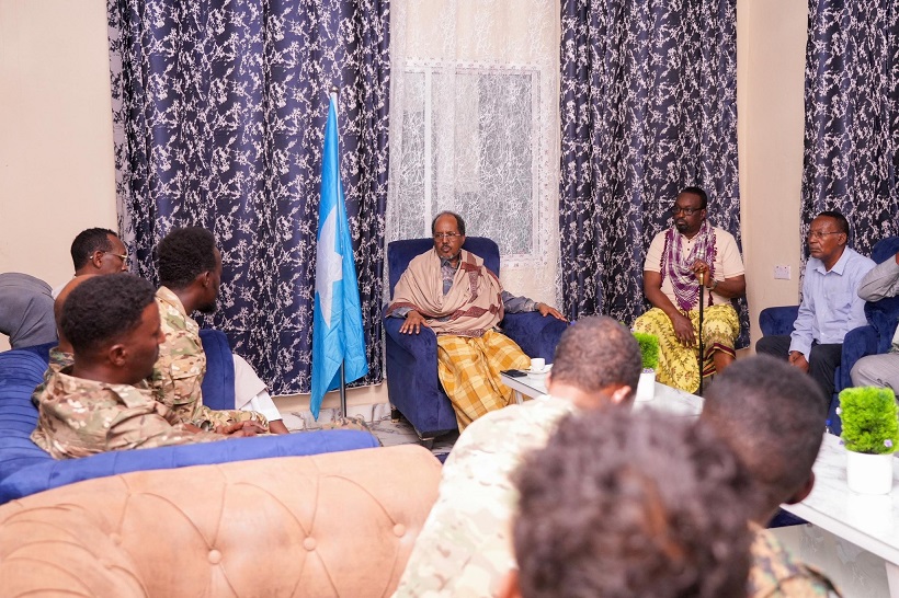 Madaxweynaha oo kulan kaga qaybgalay Moqokori.jpg